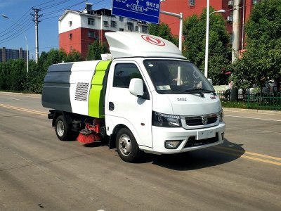 东风途逸扫路車(chē)國(guó)VI蓝牌柴油机