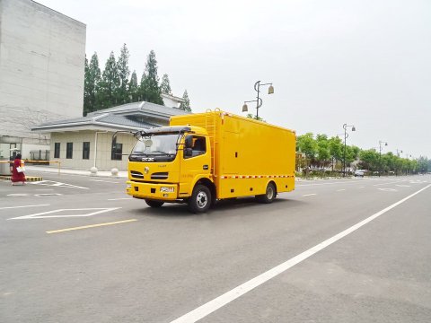 东风多(duō)利卡50-100KW移动電(diàn)源車(chē)