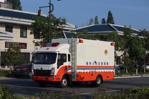 重汽豪沃電(diàn)源車(chē)